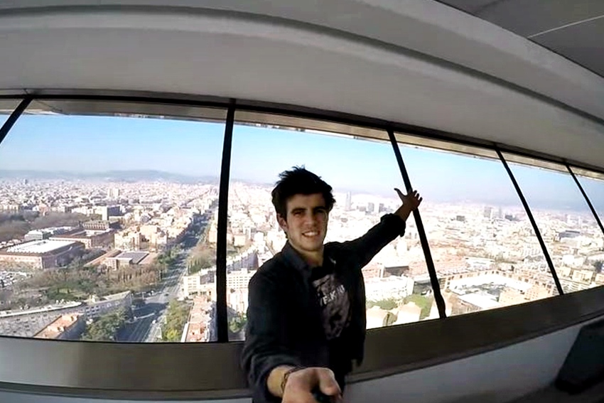 Nuestro #Comploter Guillem Zuazola nos enseña su agencia DDB Barcelona en 1 minuto.