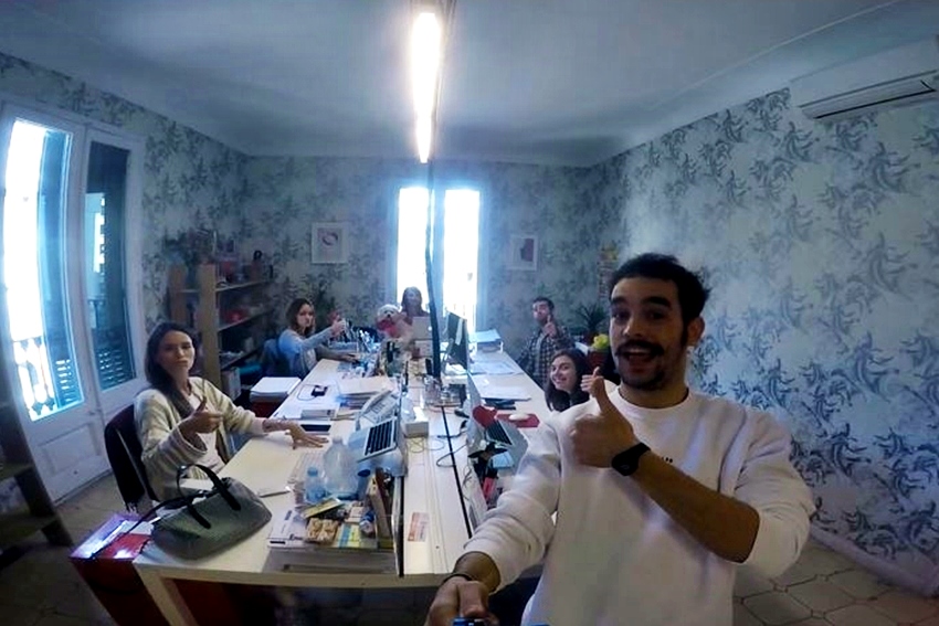 Nuestro #Comploter Alejandro Vega nos enseña su agencia Evil Love Barcelona en 1 minuto.